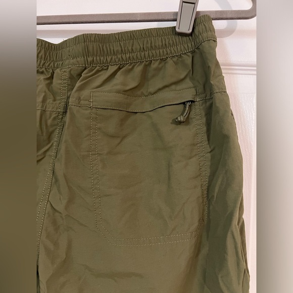 The North Face FlashDry XD 7" Inseam Wander Shorts Size Small Forest Olive EUC - Picture 5 of 14